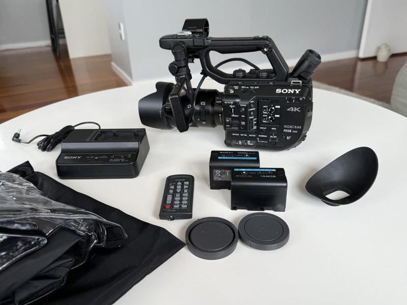 Sony FS5 XDCAM 4k( PXW-FS5 II ) camera with Sony 18-105mm PZ lens64225835414530110