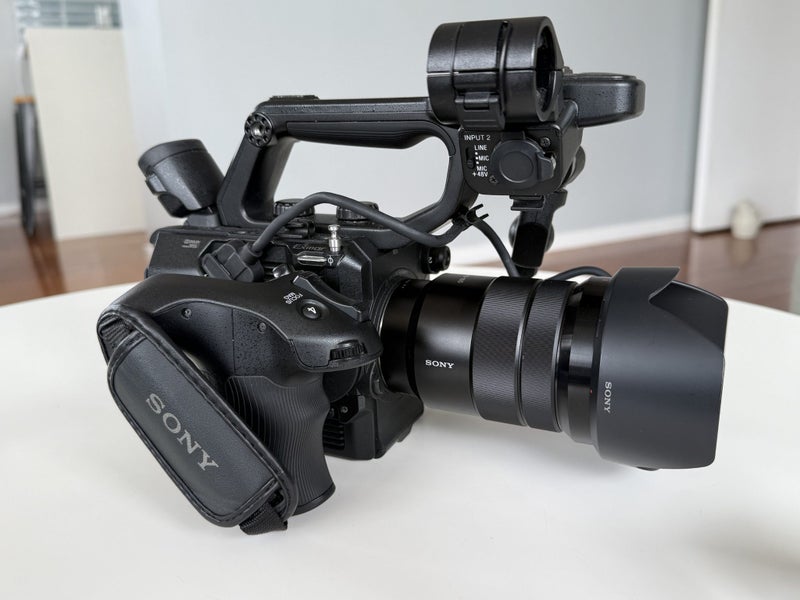 Sony FS5 XDCAM 4k( PXW-FS5 II ) camera with Sony 18-105mm PZ lens64225835414530114