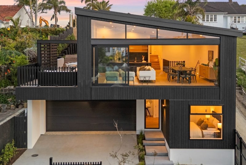 A Bold Statement with Stunning Sea Views64221568270337110