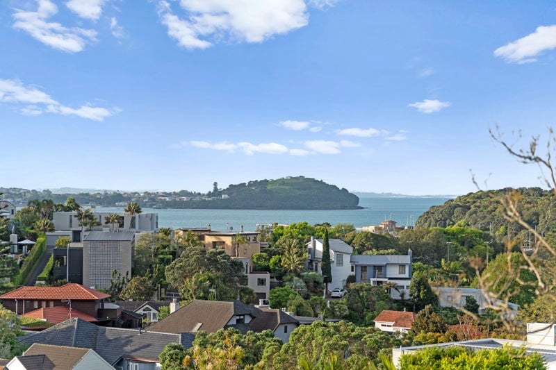 A Bold Statement with Stunning Sea Views64221568270337111