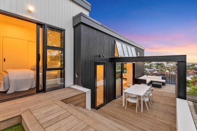 A Bold Statement with Stunning Sea Views64221568270337114