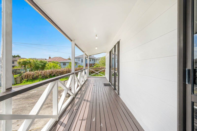 Freestanding Freedom with a Sunny Side Up64223521795073111