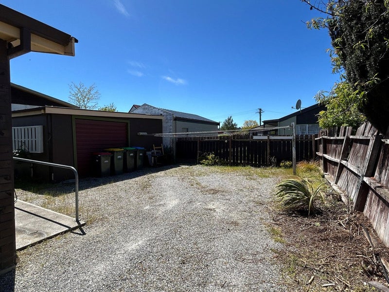 SUNNY, SOLID & SUPERBLY LOCATED64272563154306113