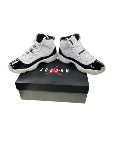AIR JORDAN SHOES PAIR 11 RETRO Carousel 1