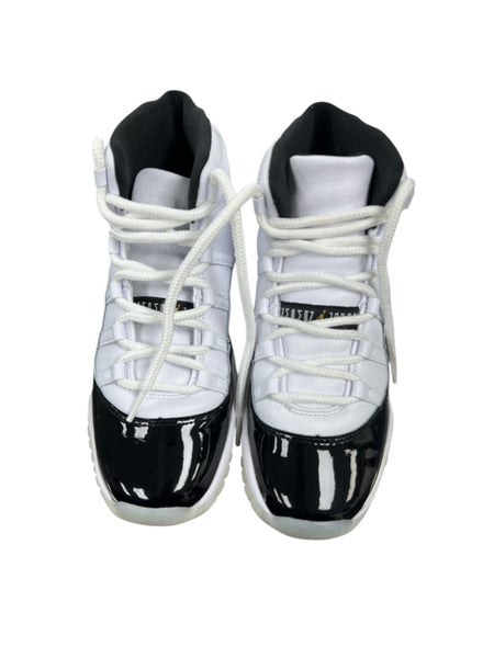 AIR JORDAN SHOES PAIR 11 RETRO Carousel 3