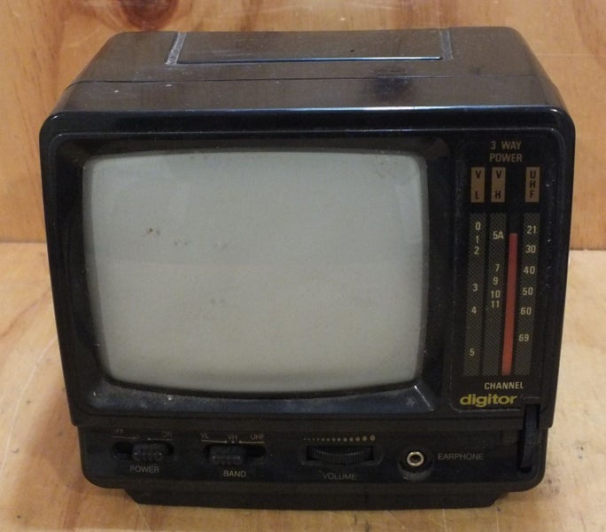DIGITOR PORTABLE 5" TV MODEL-G7101-B VINTAGE TV (PARTS OR REPAIR) Carousel 1