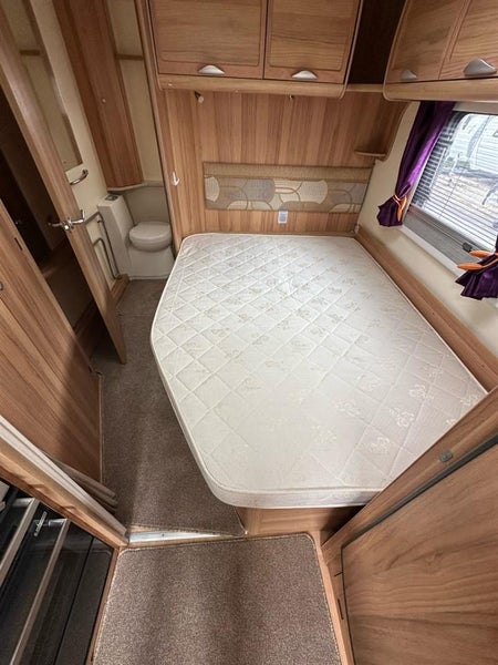 2011 Bailey Unicorn Fixed bed64227908265217112