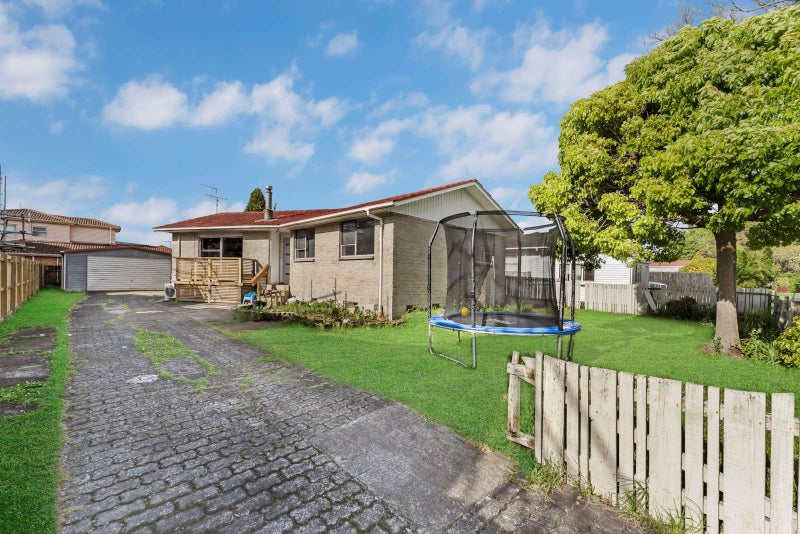 Brick & Tile Home with Legal Sleepout!64227910014338110