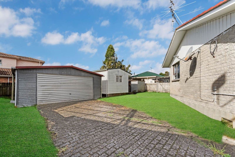 Brick & Tile Home with Legal Sleepout!64227910014338112