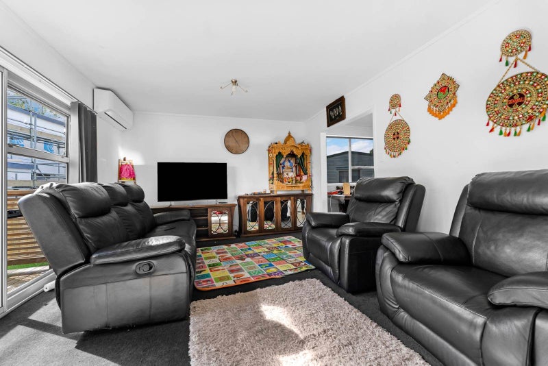 Brick & Tile Home with Legal Sleepout!64227910014338113