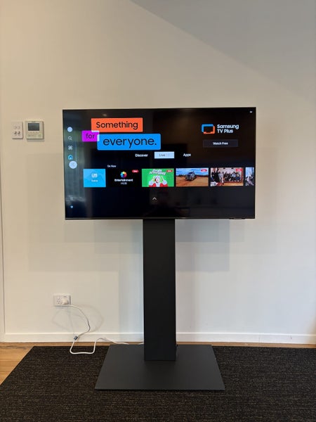 Samsung 50" 4K Smart TV + Koford KS-002 Kiosk Floor Stand — As-New (used once)64228440785409110