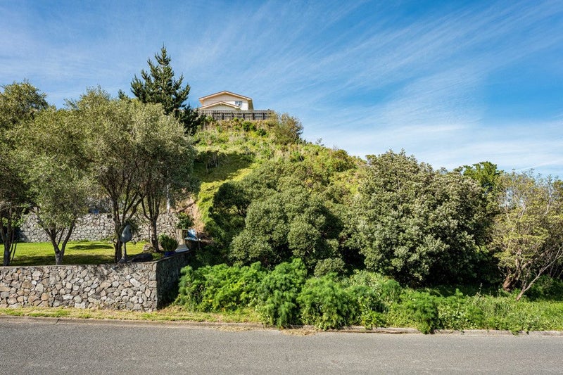 Elevated Sunny Sections in Miramar64228443980673113