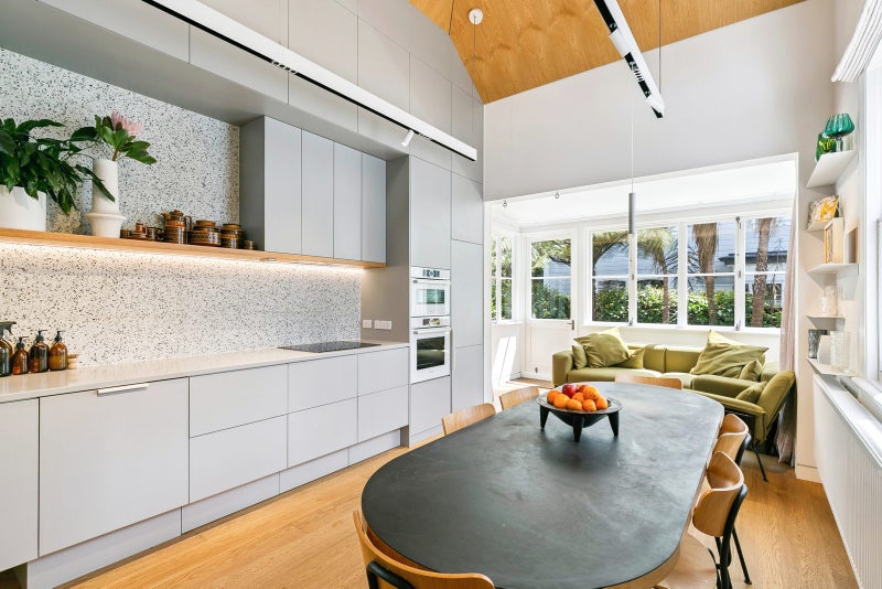 SOPHISTICATED, SWEET & SERIOUSLY SELLING!64228614535171113