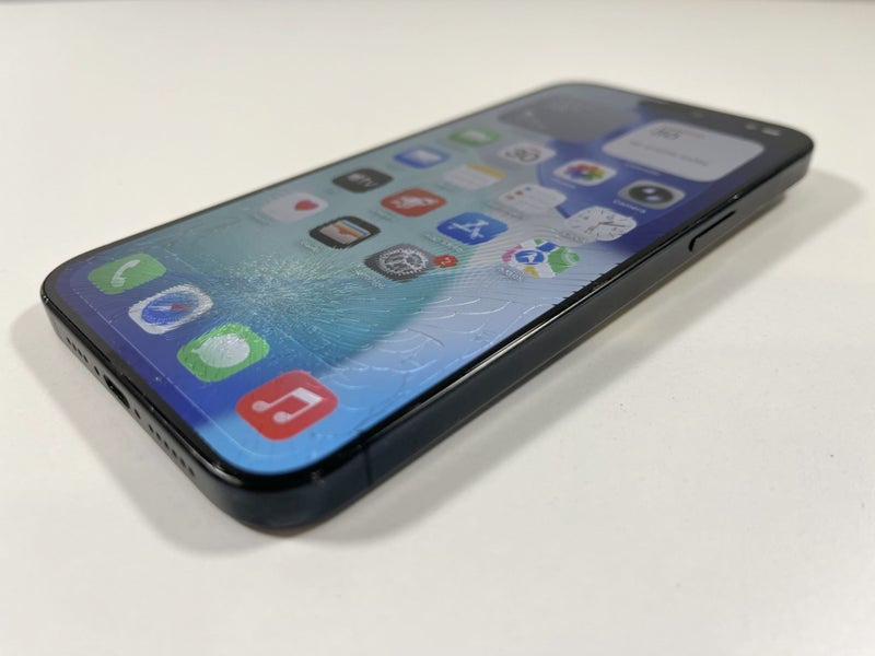 Damaged iPhone 15 Pro Max 256gb64228801276930110