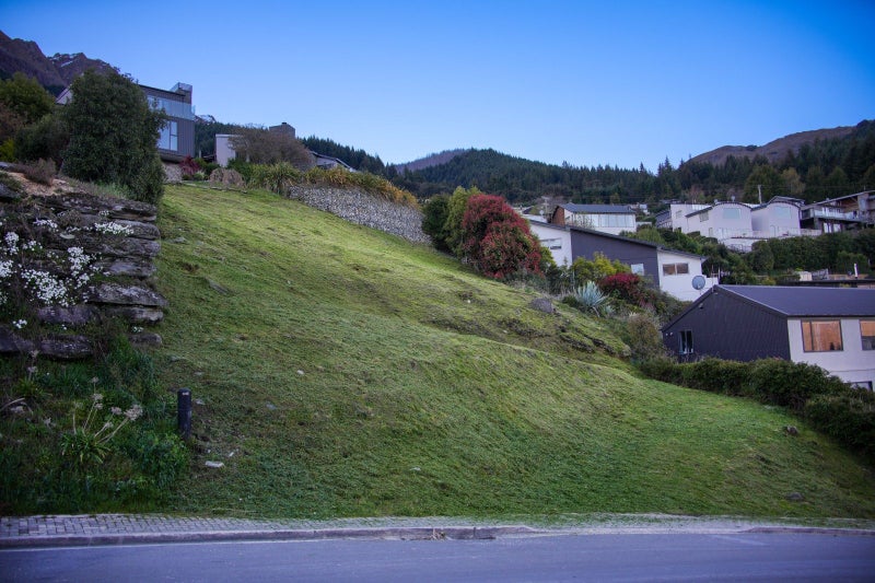 A Rare Canvas in a Prestigious Queenstown Setting64228804036738113