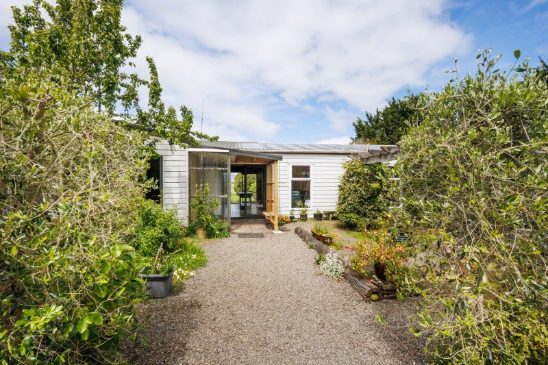 Charm and character64229161052546112