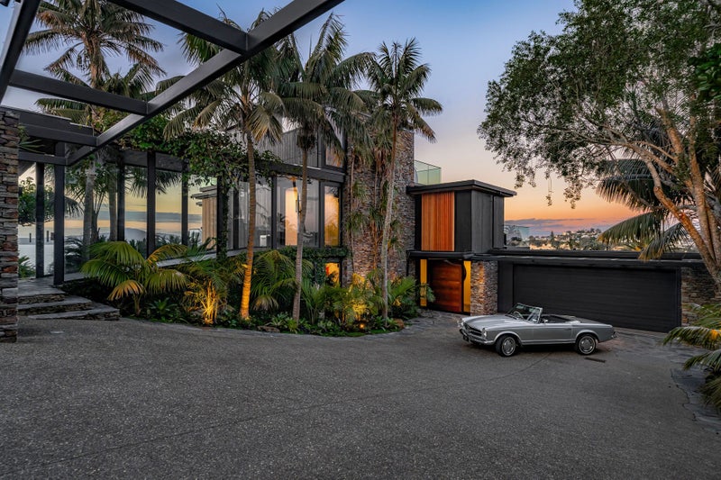 Once-in-a-Generation Coastal Masterpiece64229161229314113