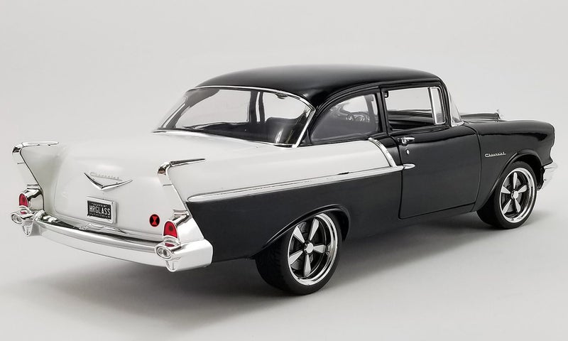 1/18 1957 Chevrolet Restomod Carousel 2