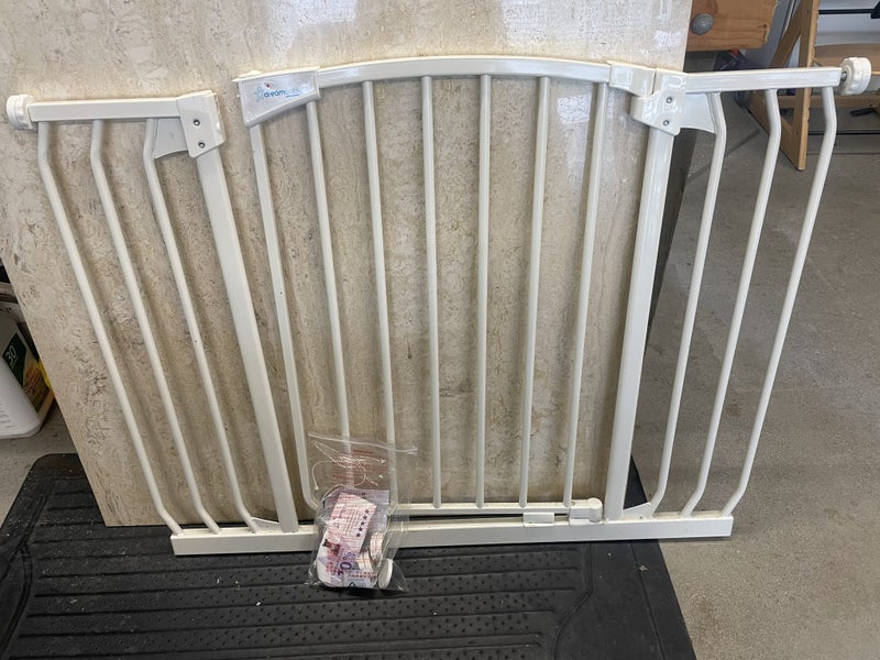 Dreambaby Security Gate Carousel 1