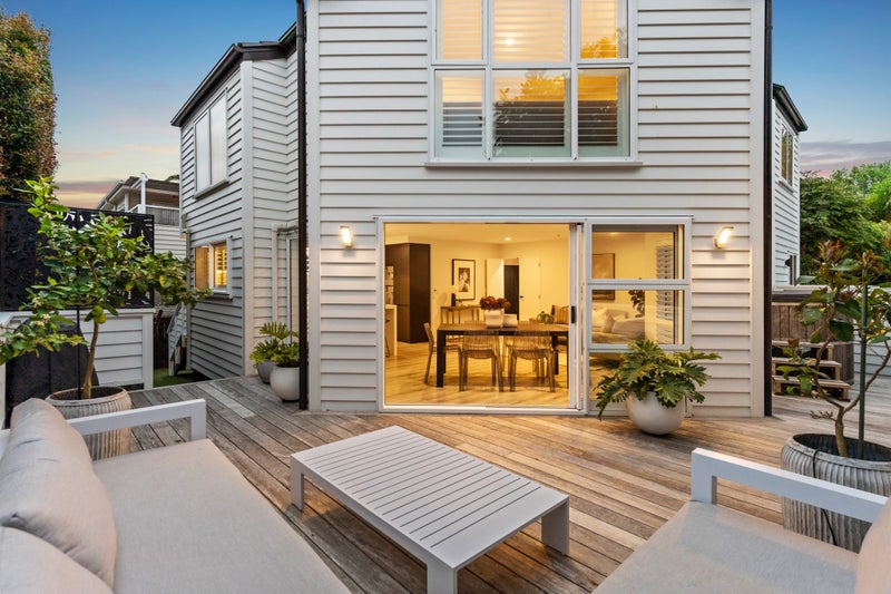 Lock It. Leave It. Love It. Takapuna Style.64307513205378110