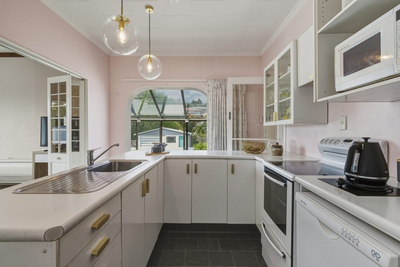 Adorable Home with Dream Garaging!64230700339203111