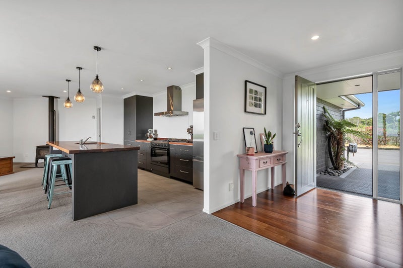 MODERN LIFESTYLE LIVING WITH SEA VIEWS64230858368514113