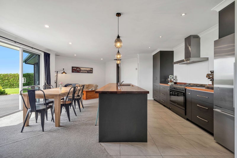 MODERN LIFESTYLE LIVING WITH SEA VIEWS64230858368514114