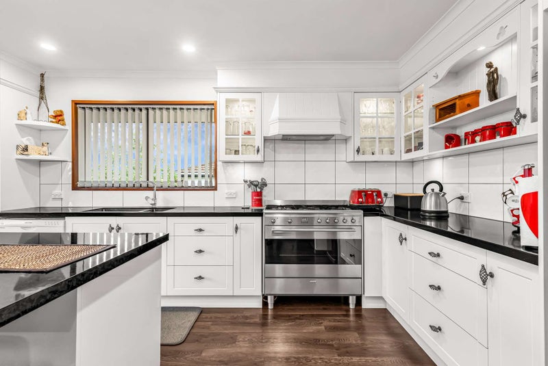 Style and Space with a Mountain Outlook64231530190083113