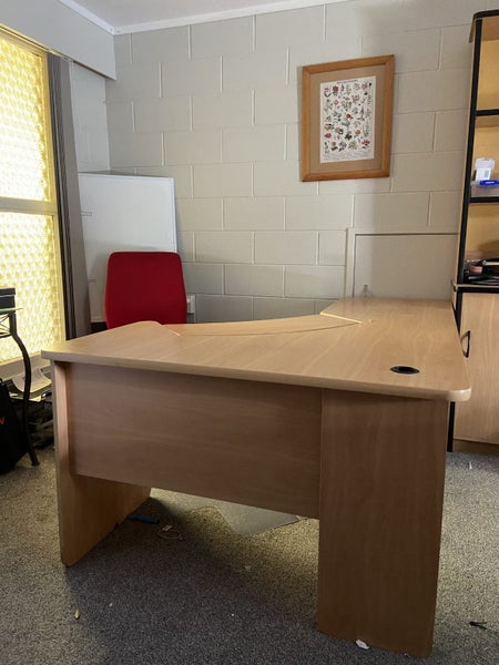 Corner Desk - Great condition Carousel 1