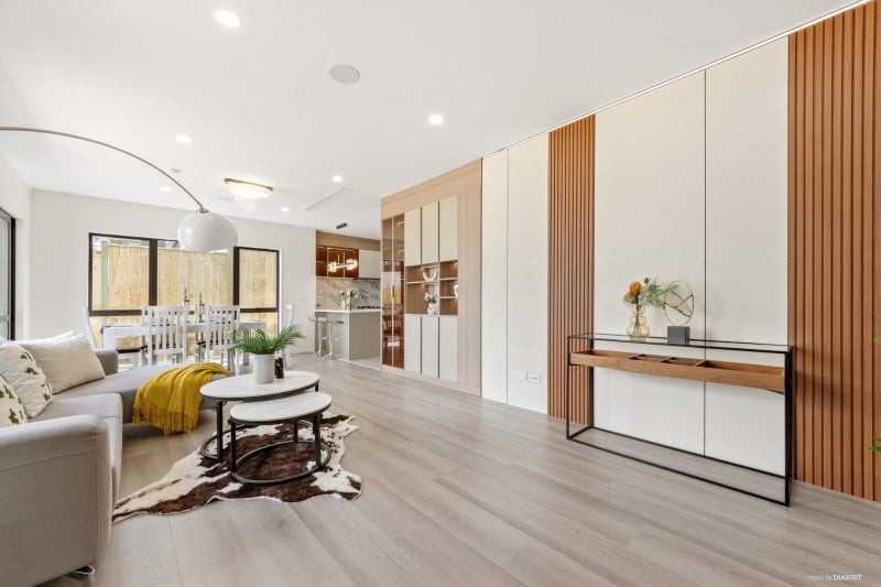 Flat Bush, 5 bedrooms64450683491201113