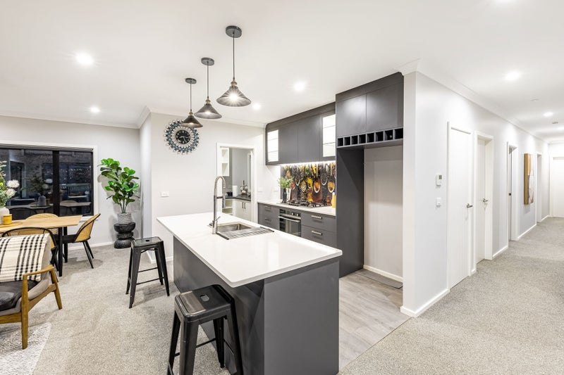 Modern Family Perfection - AUCTION!64237360386049111