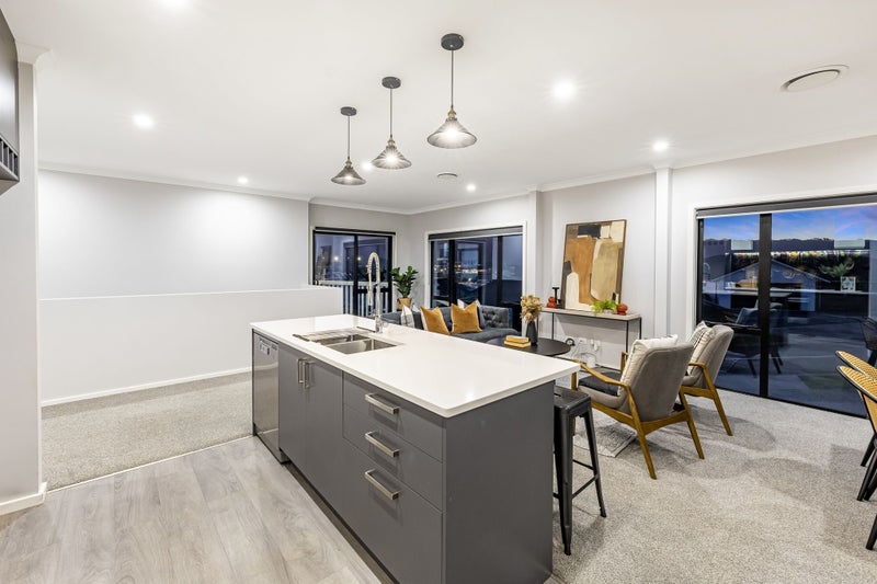 Modern Family Perfection - AUCTION!64237360386049113