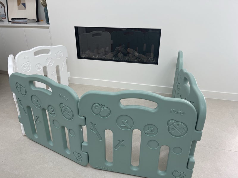 iFam playpen Carousel 1