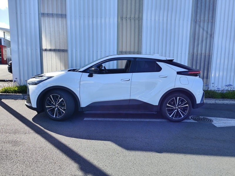 2024 Toyota C-HR Limited 1.8P HEV CVT FWD SUV/5...64238225599490111