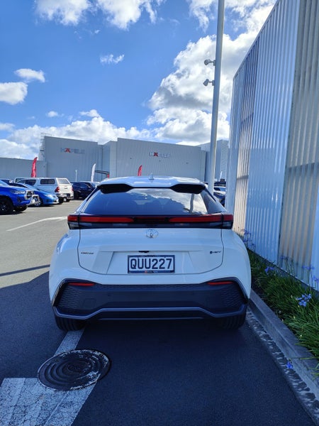 2024 Toyota C-HR Limited 1.8P HEV CVT FWD SUV/5...64238225599490114