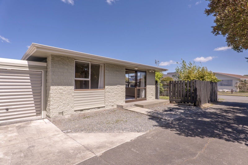 Must Sell in Family-Friendly Parklands!64238437114754110