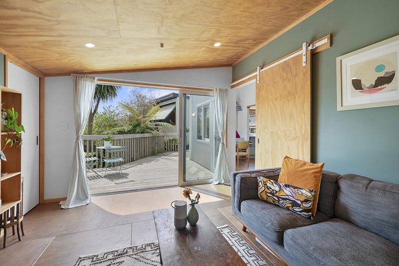 TRENDY, UNIQUE, DOUBLE OPPORTUNITIES.64238436961282112