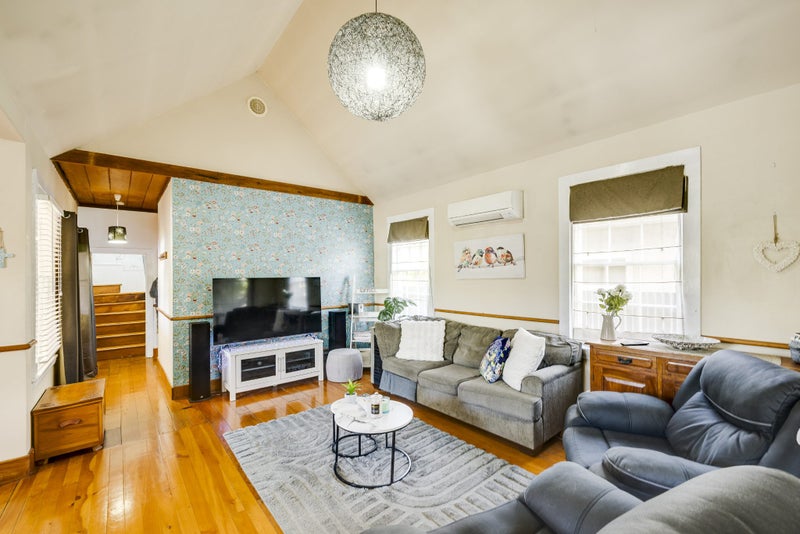 Convenient and Charming64238437048707111