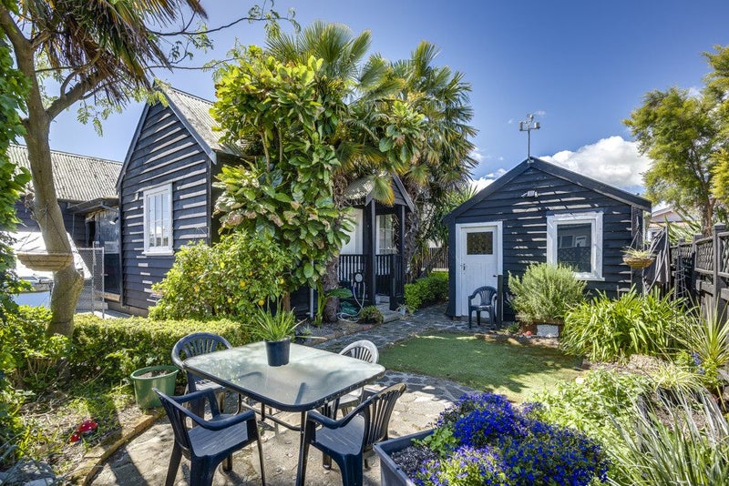 Convenient and Charming64238437048707112