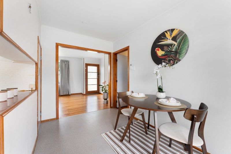 Charming Home on a Generous 1123sqm Section64316271848451112