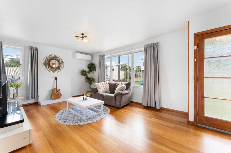 Charming Home on a Generous 1123sqm Section64316271848451111