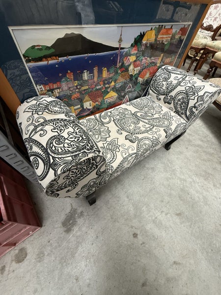 Chaise Padded Pouffe Stool Carousel 6