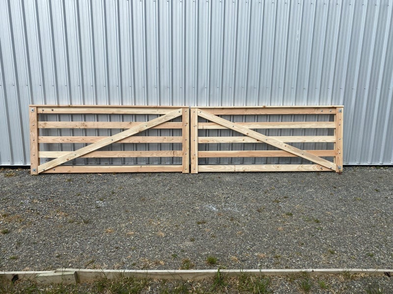 Wooden Farm/Driveway gates 4000mm wide Carousel 1