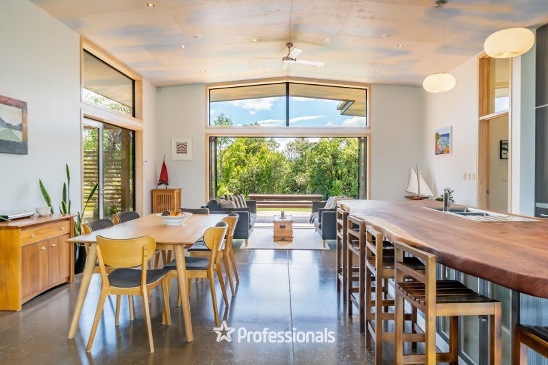 A HOME WITH HEART AND HARMONY64317204755203112