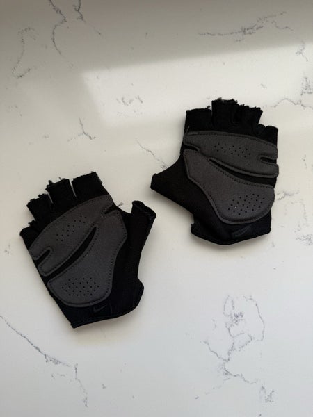 Nike Gym Elemental Fitness Women's Gloves XS Carousel 5