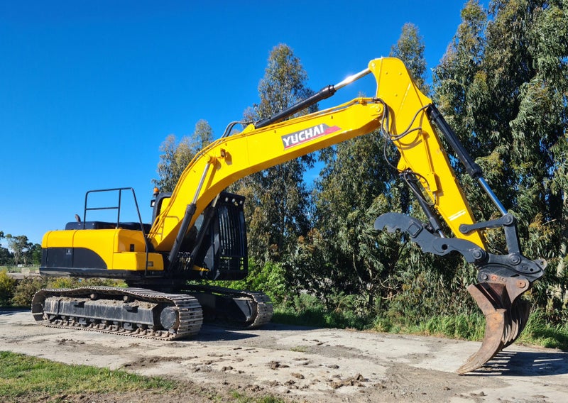 Used Yuchai YC230-8LC For Sale / Hire Carousel 1