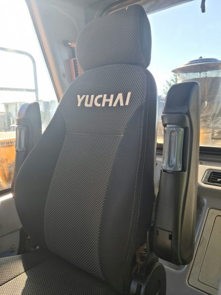 Used Yuchai YC230-8LC For Sale / Hire Carousel 12