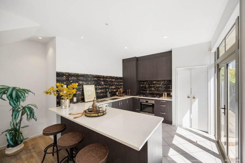 Enjoy the lifestyle- lock-up and leave64240124070275113