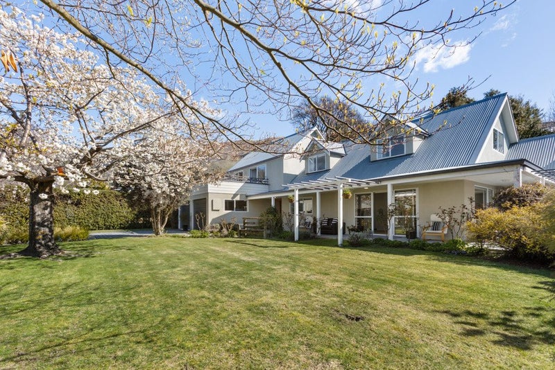 Location, Space & Undeniable Charm64240277174401110