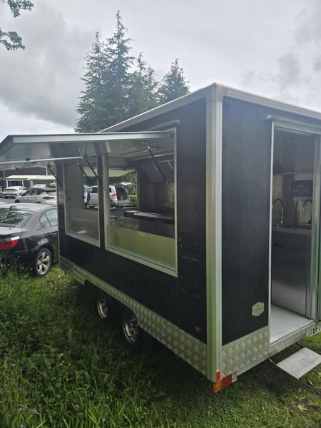 2021 Food Trailer SQ4000 – Double Axle SET UP64240603232515112